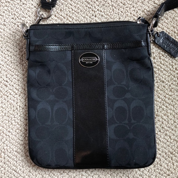 coach messenger crossbody in signature jacquard